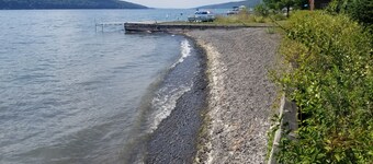 Quiet, Private Lakefront Cottage - Skaneateles Lake