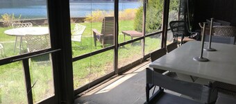 Quiet, Private Lakefront Cottage - Skaneateles Lake