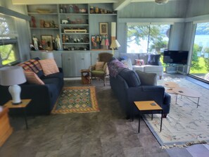 Smart TV, fireplace, DVD player, books