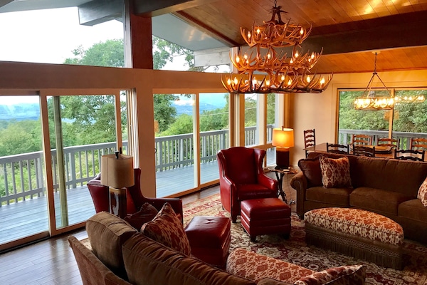 Smart-TV, peis og bøker