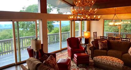 Spacious 4 Bedroom Sleeps 12 Luxury Mountaintop Home