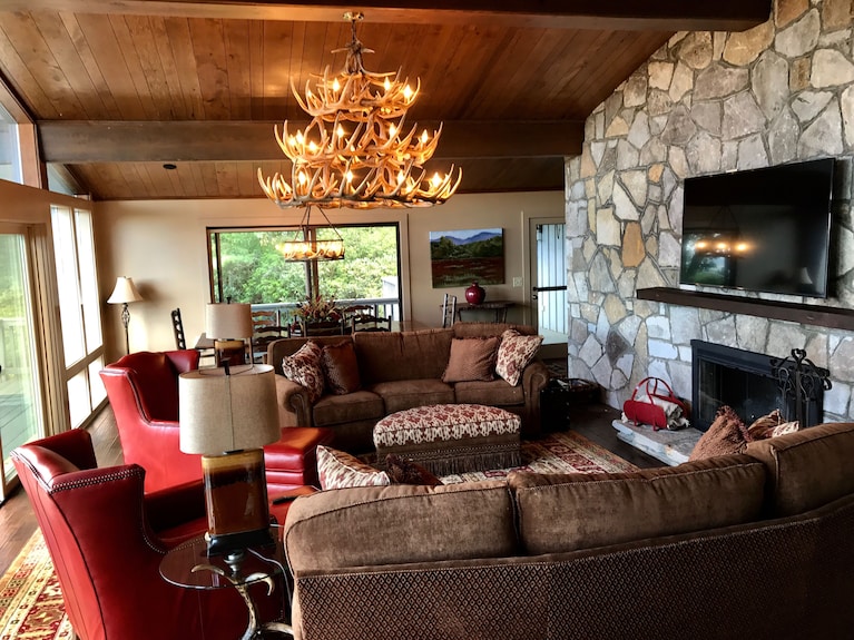 Spacious 4 Bedroom Sleeps 12 Luxury Mountaintop Home - Highlands, NC
