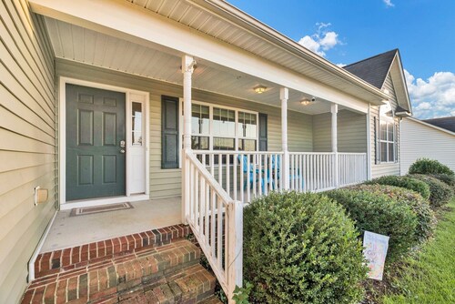 Spacious 🏠 Just Minutes From Fort Liberty and Methodist University!