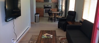 New Downtown Apartment.  Walk Everywhere, Rest Comfortably 