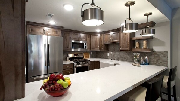 Fridge, microwave, oven, stovetop