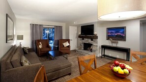 Smart TV y chimenea 