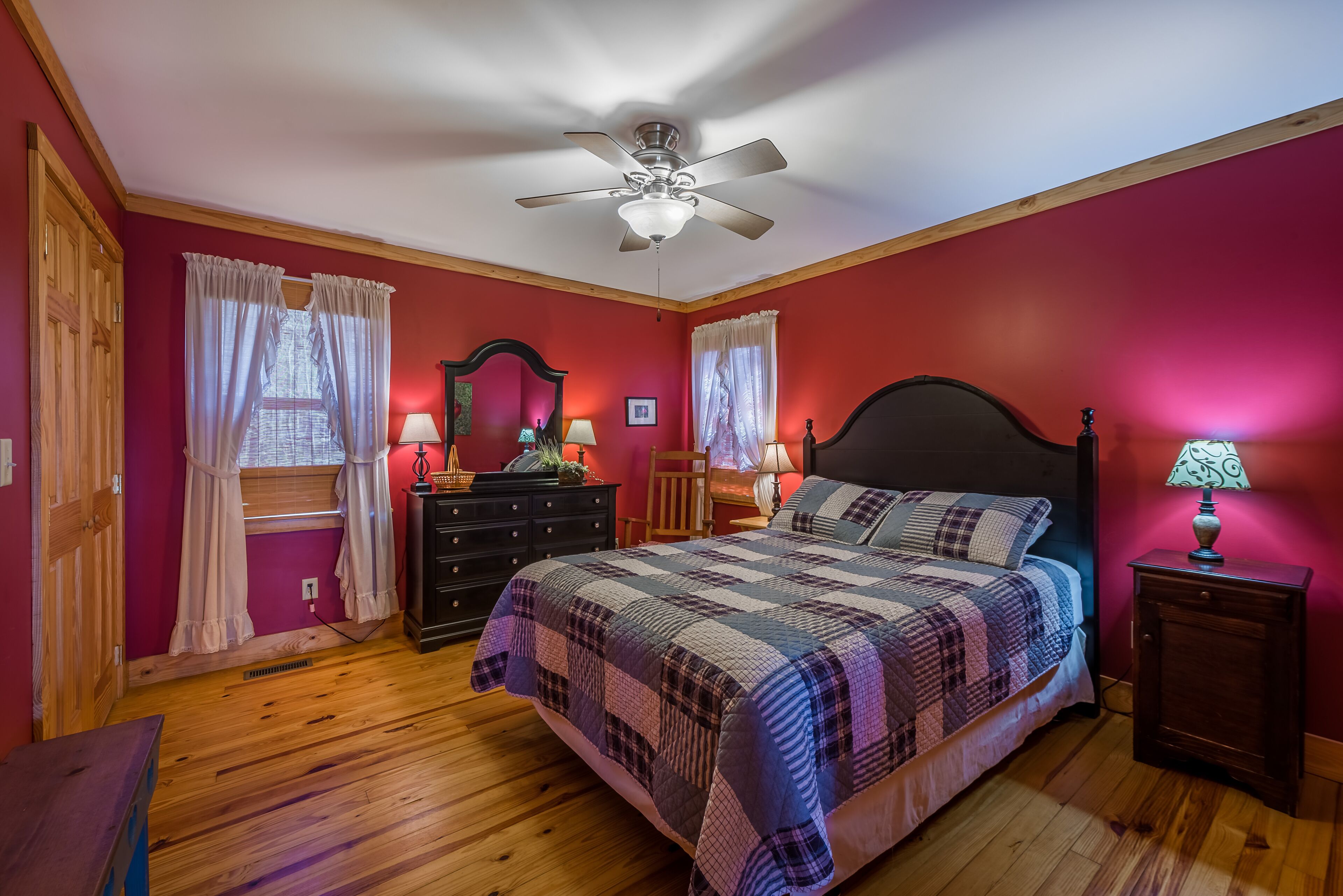 2 slaapkamers, een strijkplank/strijkijzer, wifi, beddengoed