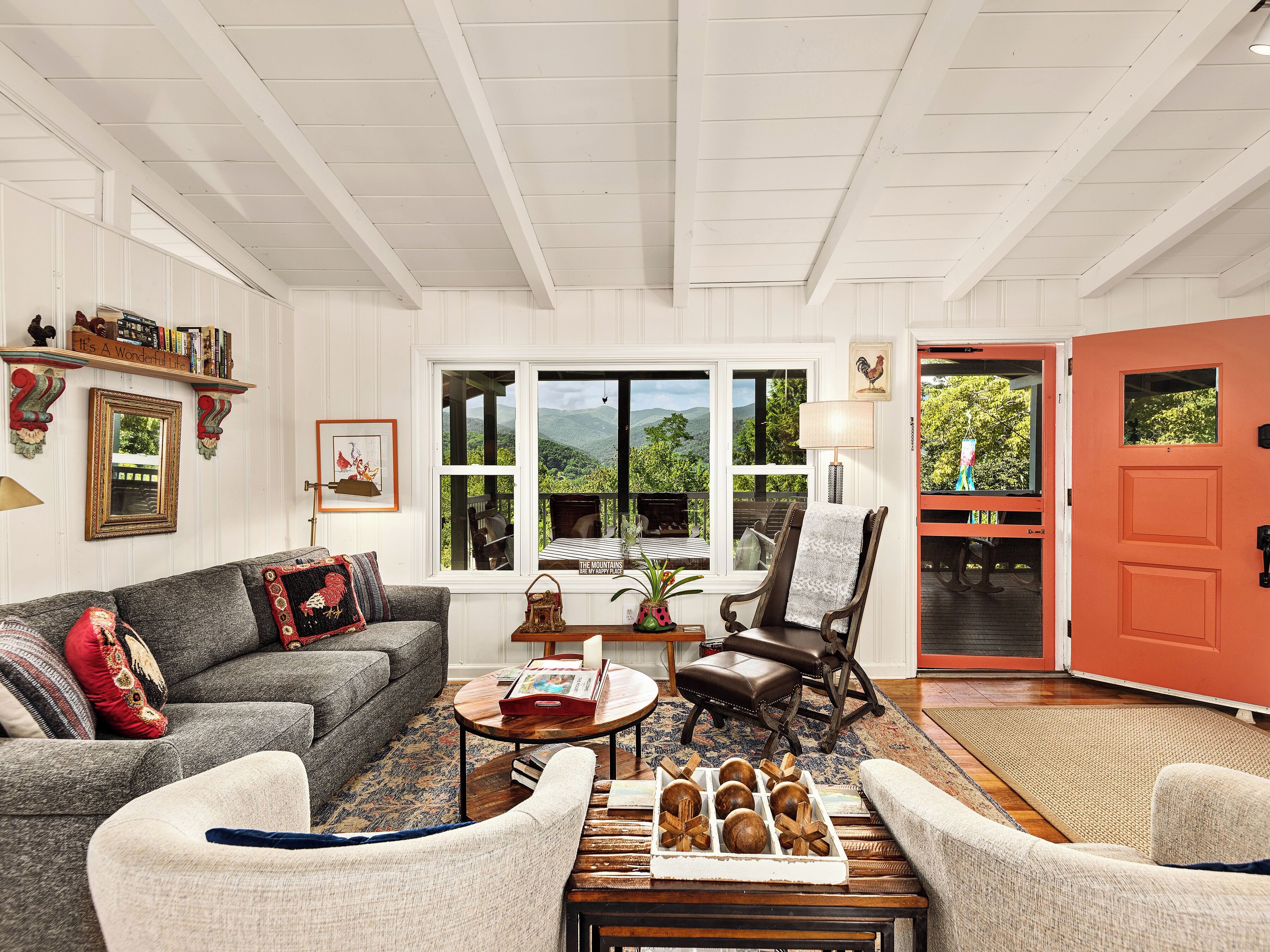 TV connectée, lecteur de DVD, livres, vidéothèque