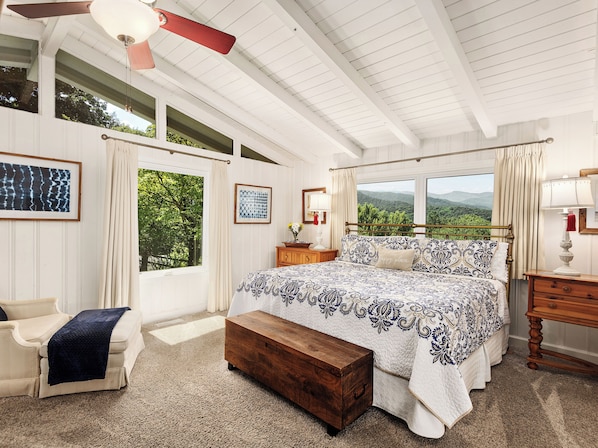 3 bedrooms, iron/ironing board, travel cot, WiFi