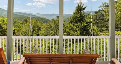 QUAINT MOUNTAIN COTTAGE-BREATH TAKING VIEWS-1.5 MILES TO DOWNTOWN WAYNESVILLE