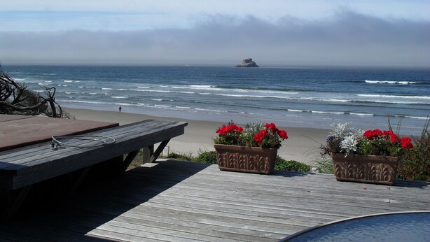 A wooden deck with a bench and flower planters overlooking the ocean. - Oceanfront, Amazing View, Hot Tub Facing Ocean (Arch Cape)