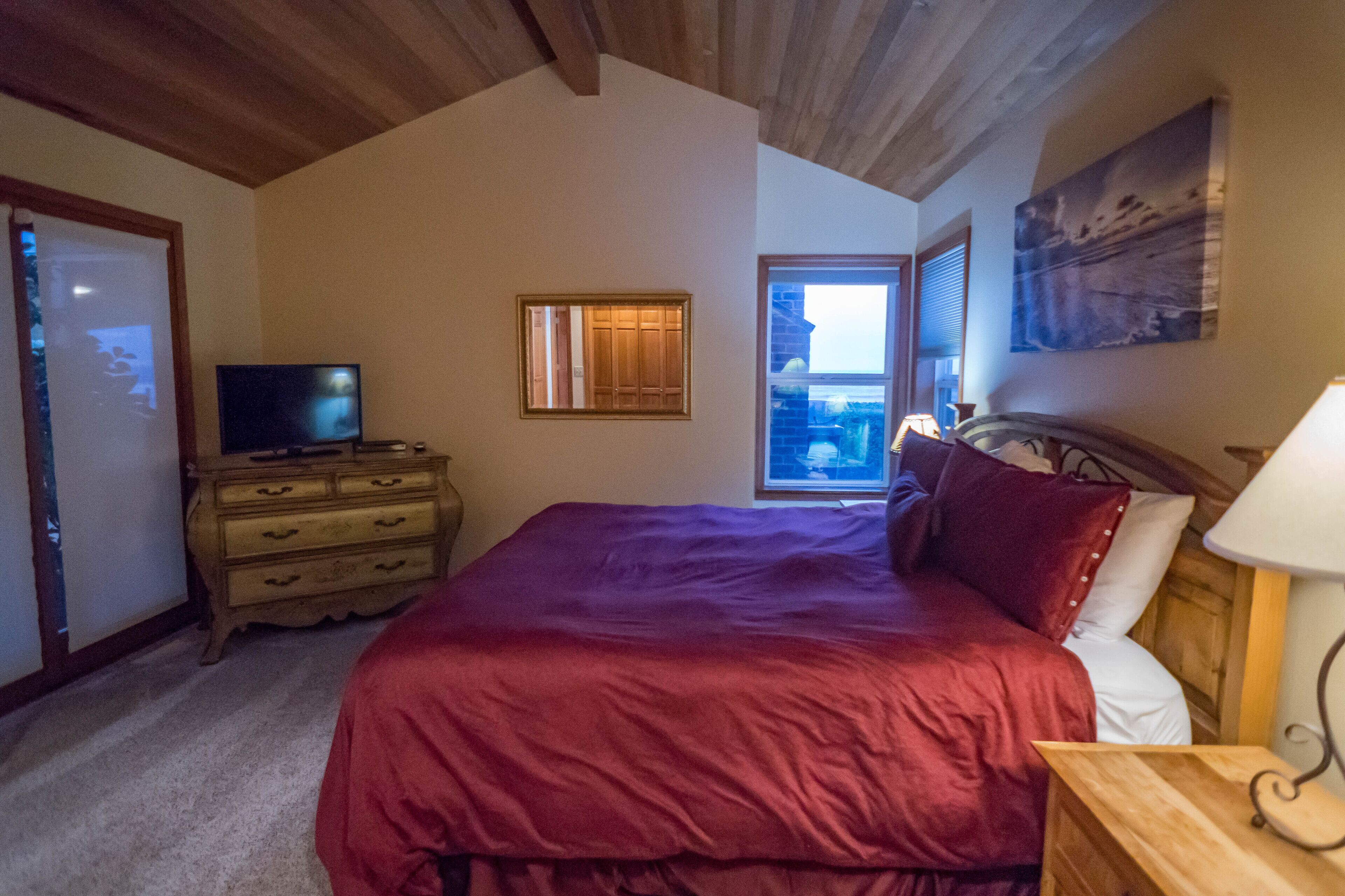 4 slaapkamers, een strijkplank/strijkijzer, gratis wifi, beddengoed