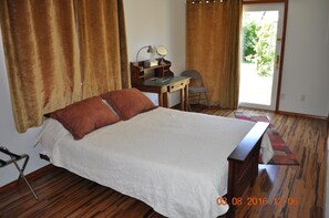 4 habitaciones, tabla de planchar con plancha y cuna de viaje 