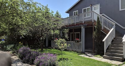 Sweet one level house in the Heart of Alberta Arts