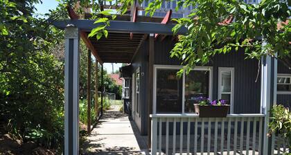Sweet one level house in the Heart of Alberta Arts
