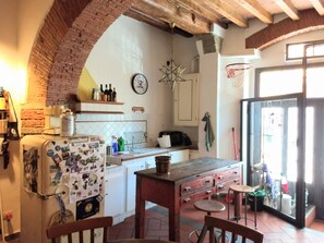 Fridge, oven, coffee/tea maker, cookware/dishes/utensils
