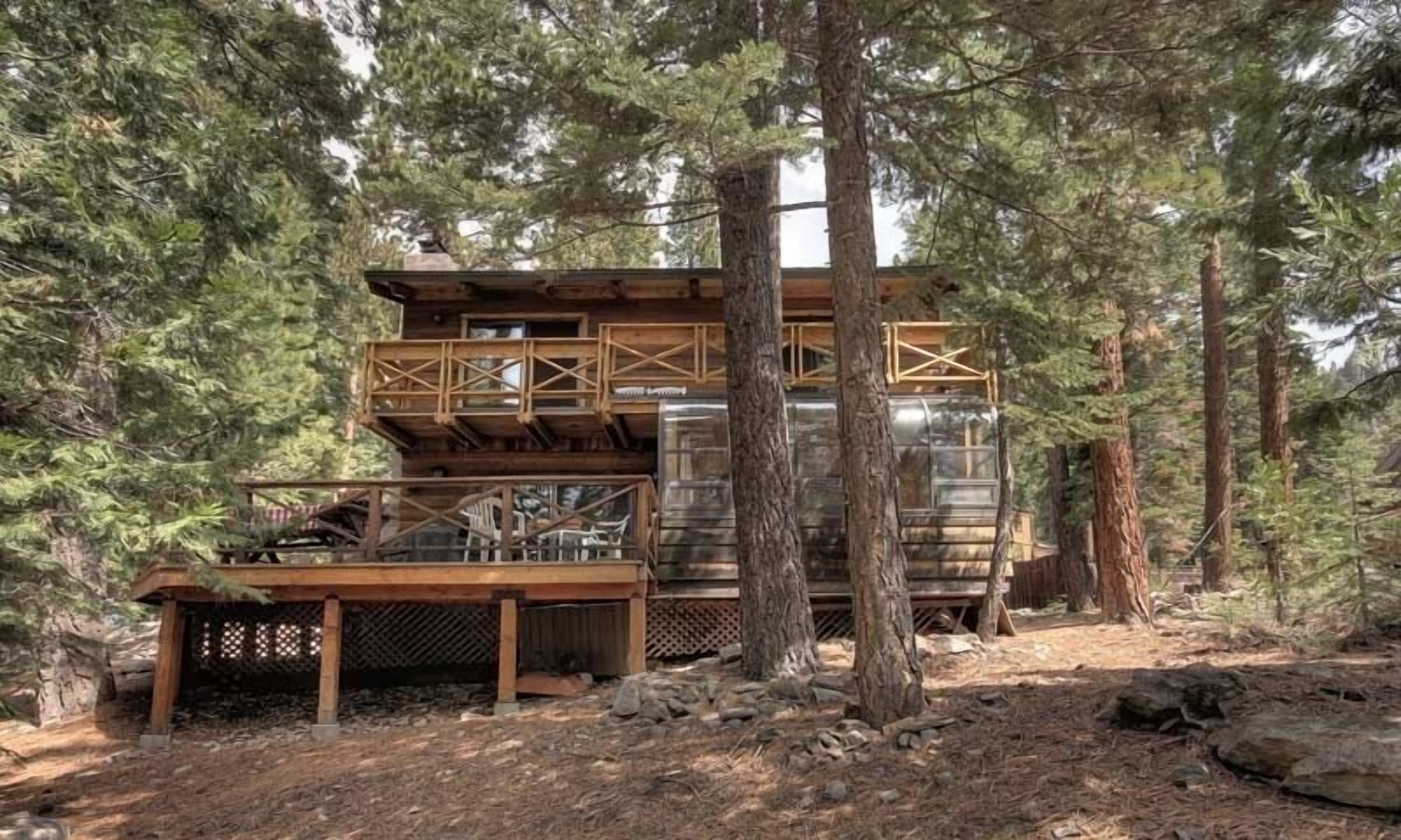 Charming Private Woodsy Lake-Tahoe-Style Retreat Warm Cozy Family Ski Cabin Wifi