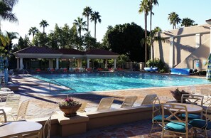 Outdoor pool, a heated pool - Resort Style Condo for Rent in Beautiful Beach Club Village. Long and short rent (Gilbert)