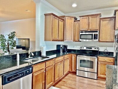 Last minute Fall Break open dates! Pet friendly with Public beach access!