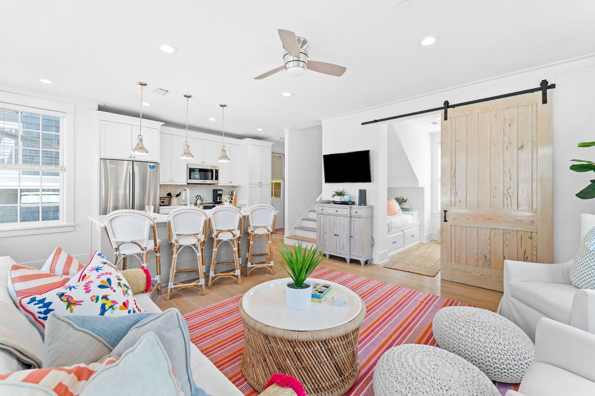 Télévision, lecteur de DVD, espaces bureaux