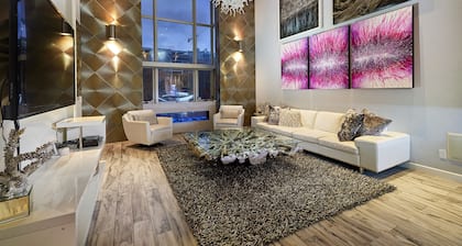 Stunning Remodel 4 BR/3 BA Downtown ,Gaslamp, Petco, Convention Center