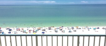 A MILLION DOLLAR VIEW  WITH A ROOM. 5 star reviews. 3 beds, sleeps 4. Top Floor