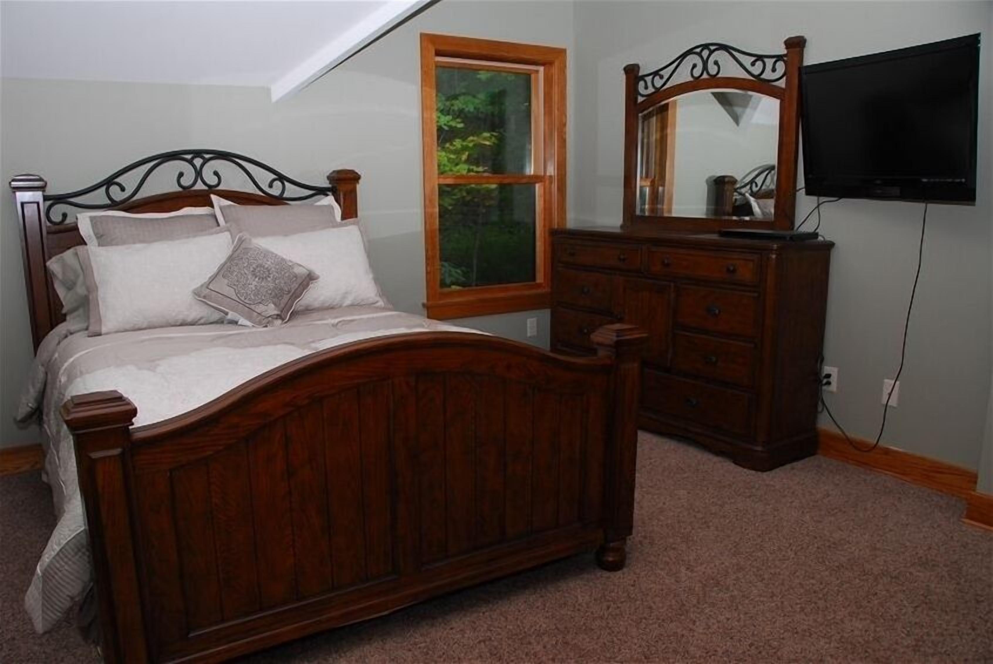 4 bedrooms, iron/ironing board, free WiFi, bed sheets