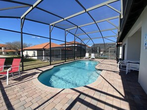 A heated pool - Gorgeous Pool Home, Big Yard, 6 miles to Disney, Gated Resort, Amenities for All (Clermont)