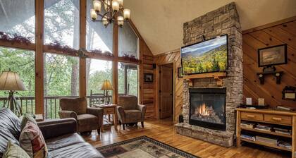 Close to Dollywood and Pigeon Forge- Indoor Pool Access-Putt Putt Area-Gameroom-Outdoor tv and more