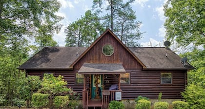 Close to Dollywood and Pigeon Forge- Indoor Pool Access-Putt Putt Area-Gameroom-Outdoor tv and more