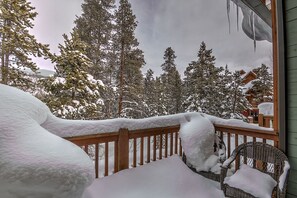 Property grounds - MOUNTAIN HOLIDAY SPECIAL: Book 3 nights during holidays and wave cleaning fee. (Keystone)