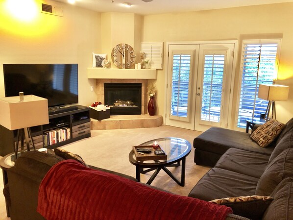 Smart TV, fireplace, DVD player, books