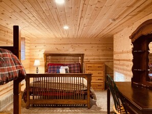 3 bedrooms, desk, iron/ironing board, free WiFi