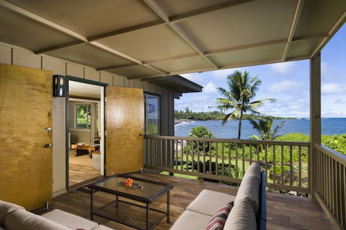 Oceanfront #3 at Hana Kai Maui - 1 Bedroom Corner Unit 100ʻ from Water!