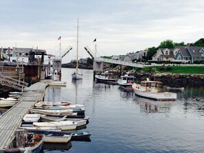 Marina - Beautiful ocean views & walking distance to the beach. (York)