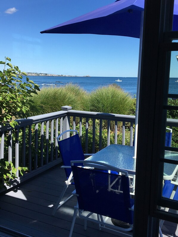 Outdoor dining - Beautiful ocean views & walking distance to the beach. (York)