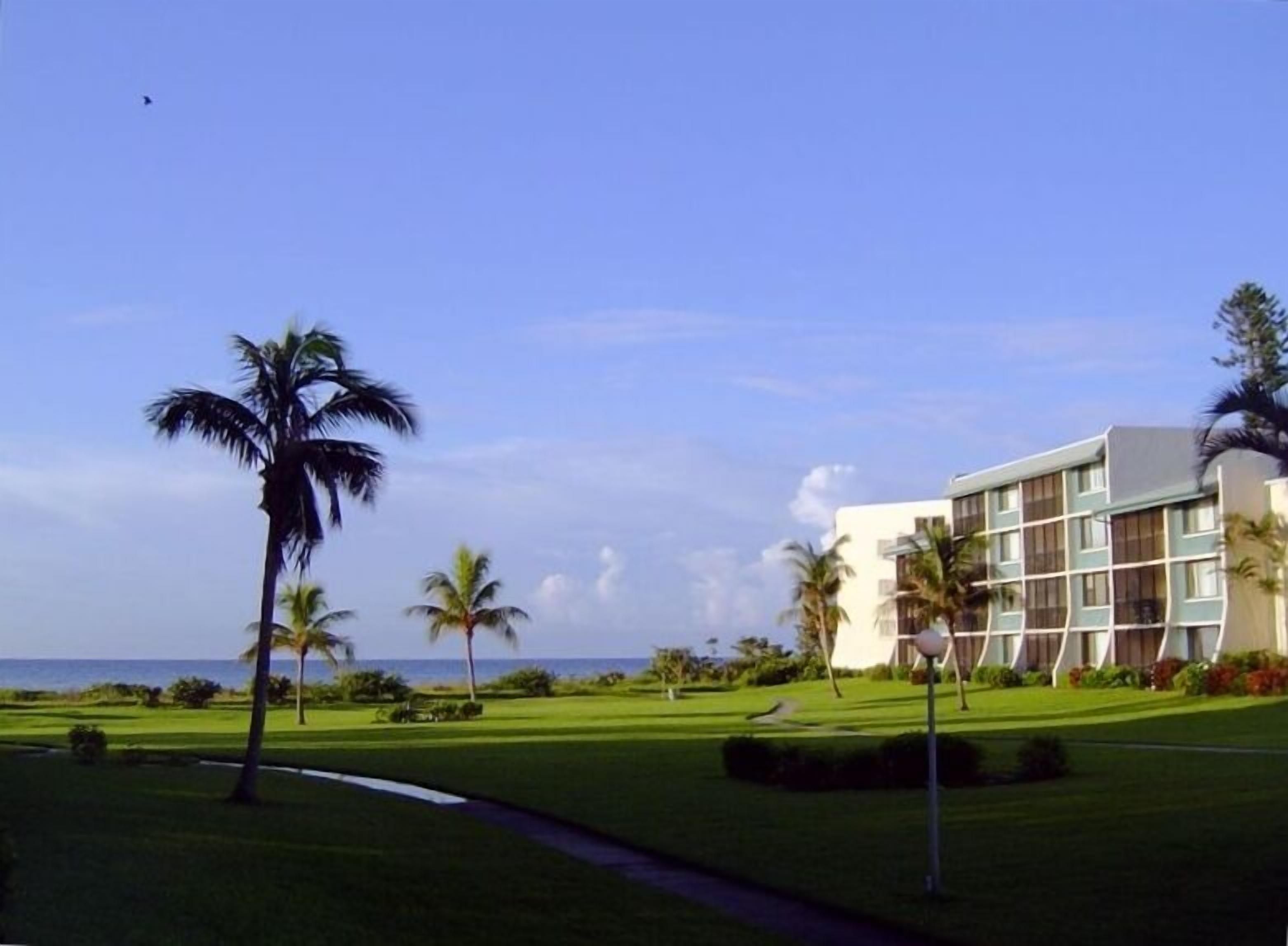 Sunshine...Sunsets...Shelling...Steps from the beach...Loggerhead Cay 413