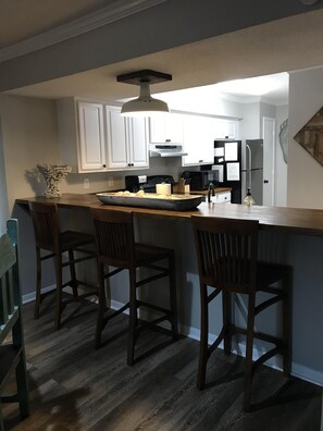 Fridge, microwave, dishwasher, coffee/tea maker