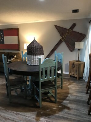 Dining - A large 3 bedroom 3 bath. Book now! (Panama City Beach)