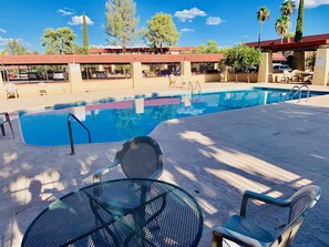 Outdoor pool - Charming 1 bdr  with mountain view (Tucson)