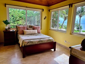 3 bedrooms, in-room safe, WiFi, bed sheets
