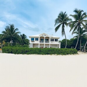 Exterior - Ocean Front Villa 3 BR / 3 Bath with Pool (San Pedro)