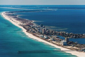 Beach nearby - 🌴 Beach Getaway 🌴 Steps to Beach w/ Pool + Sleeps 22 + Gulf Views (Pensacola Beach)