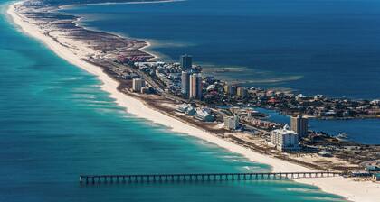 🌴 Beach Getaway 🌴 Steps to Beach w/ Pool + Sleeps 22 + Gulf Views