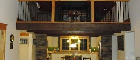 Tv, pejs, dvd-afspiller, bøger