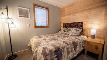 3 bedrooms, iron/ironing board, travel cot, free WiFi