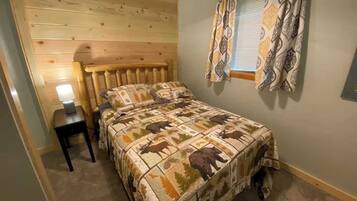 3 bedrooms, travel cot, free WiFi, bed sheets