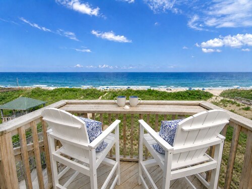OCEANFRONT PENTHOUSE 2BR,2BA with POOL!  Incredible Beach Property 🌅!