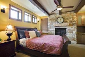 5 bedrooms, desk, free WiFi, bed sheets