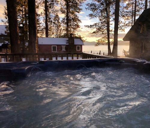 Lake Views from every room;  Hot tub; Dog Friendly; Steps to year round fun